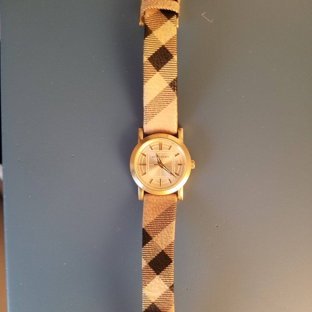 Burberry Women's Watch w/ Nova Check Strap - Picture 4 of 5
